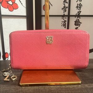 💜Louis Quatorze Pink Wallet with Gold Charm